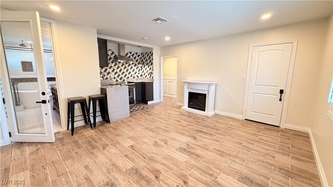 Building Photo - 1819 S Beverly Way