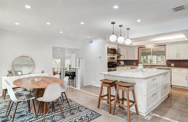 Building Photo - 8804 Mountain Ridge Dr