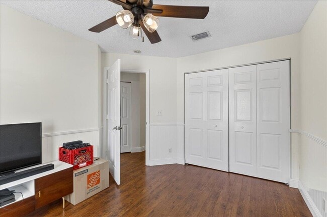 Building Photo - 3544 Lakewood Pl