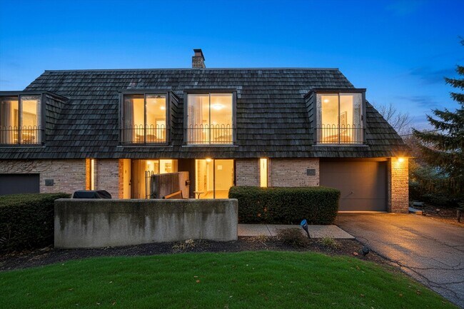 Building Photo - 406 S Lageschulte St