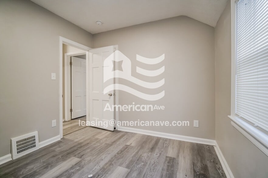 Building Photo - 4382 E 141st St