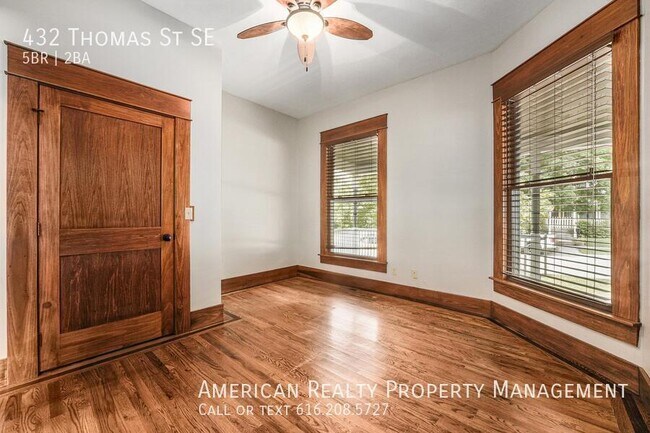 Building Photo - 432 Thomas St SE