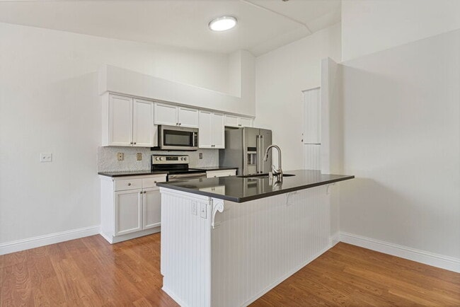 Building Photo - 8884 N Del Mar Ave