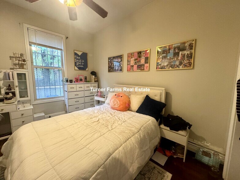 Building Photo - 717 Parker St