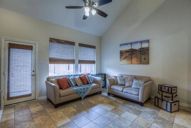 Building Photo - 3 Patina Pines Pl