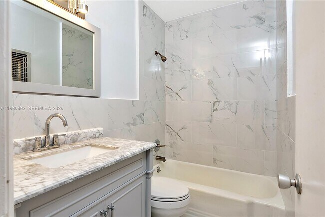 Building Photo - 820 SW 11th Ave