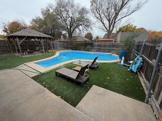 Building Photo - 6008 Yale St