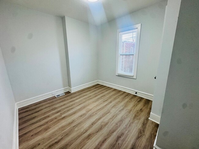 Building Photo - Refreshed 3BR/1.5Bth Home! Section 8 Accepted.