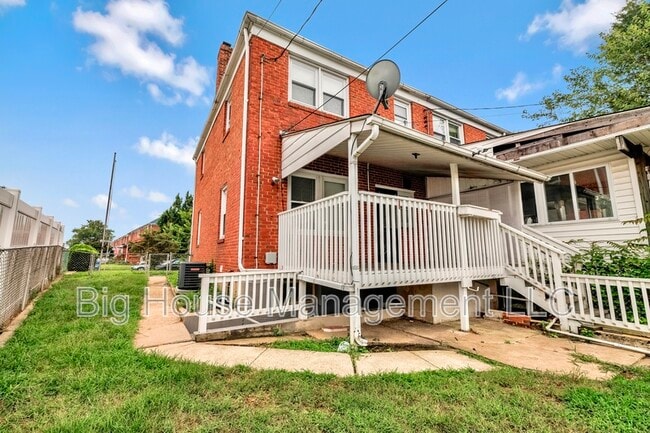 Building Photo - 2107 Hawthorne Rd