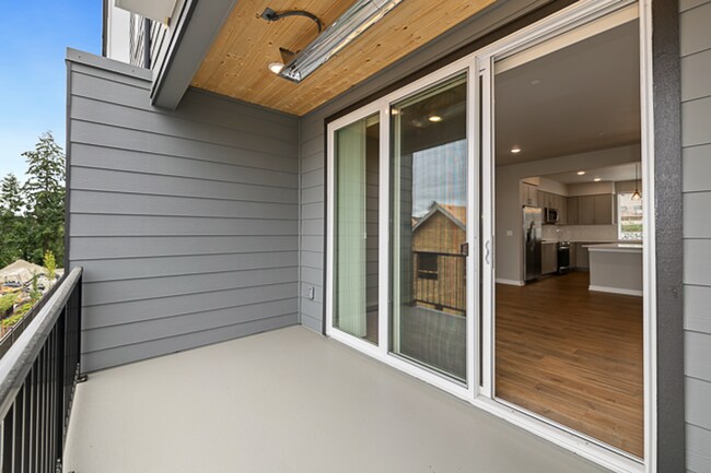 Building Photo - 4 Bedroom Kenmore Townhome with a Territorial View!
