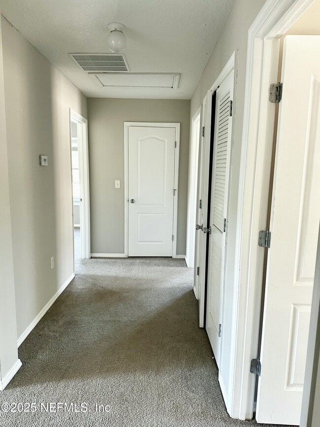 Building Photo - 11751 Silver Hill Dr