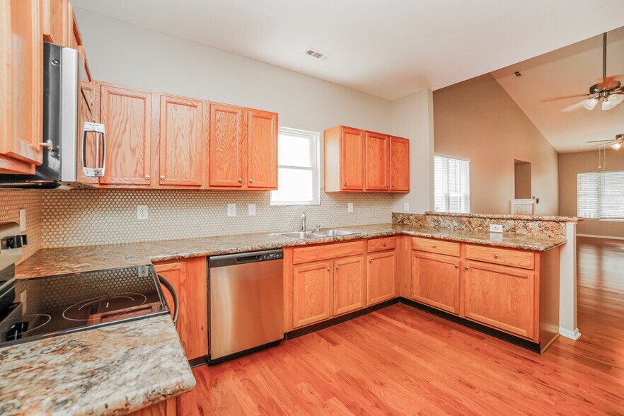 Building Photo - 3990 Summerstone Dr