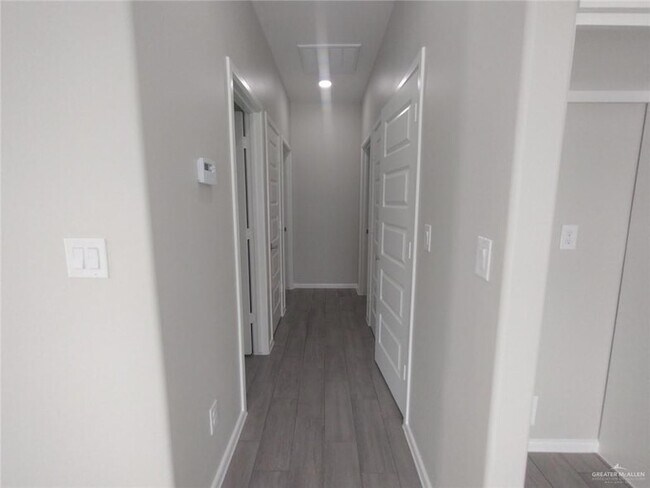 Building Photo - 1409 Shavano Dr