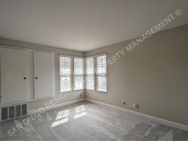 Building Photo - 15921 Avenida Villaha