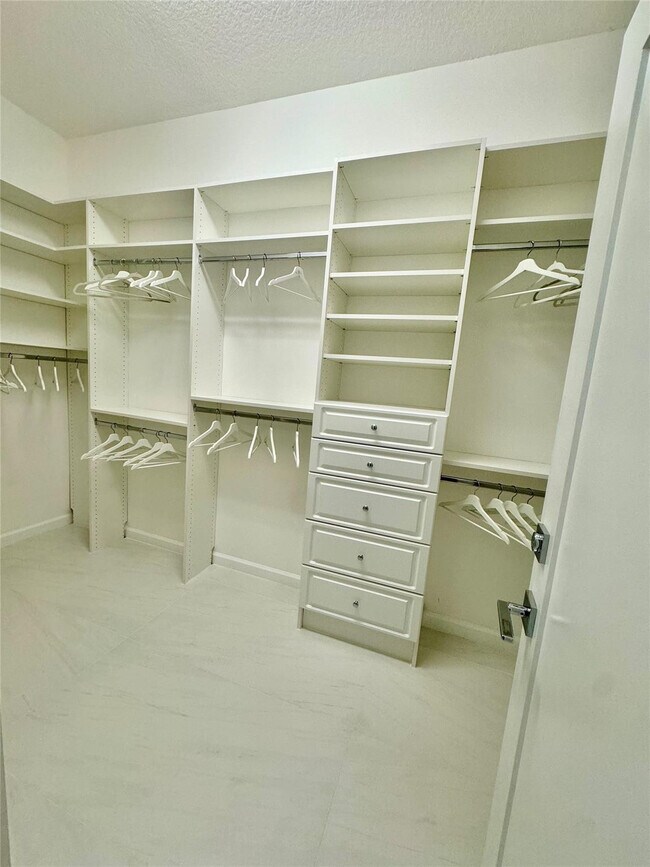 Building Photo - 4915 Whispering Way