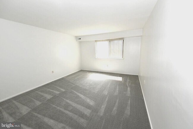 Building Photo - 11326 Cherry Hill Rd