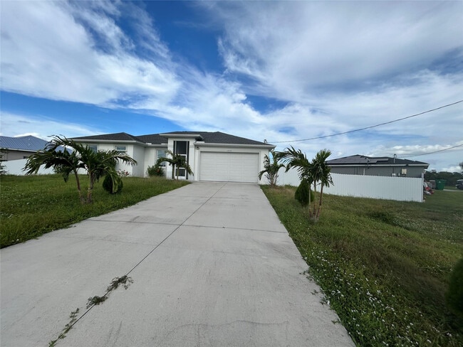 Building Photo - 1049 Canoe Ct