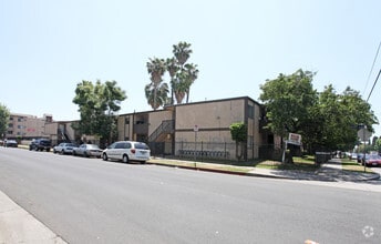 Building Photo - Willis Avenue Apartments