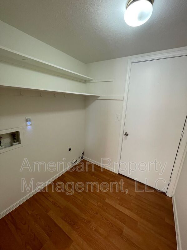 Building Photo - 1704 W 62nd St S