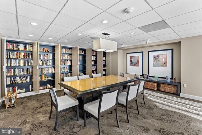 Building Photo - 4601 N Park Ave