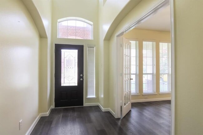 Building Photo - 6614 Surrey Meadow Ct
