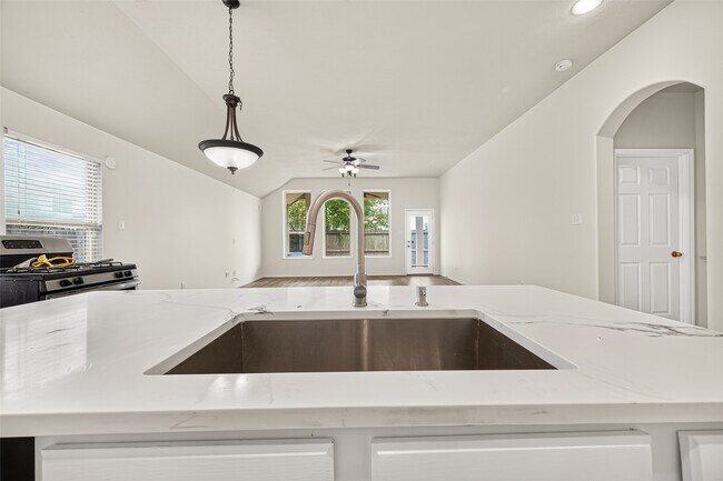 Building Photo - 6847 Tammany Manor Ln