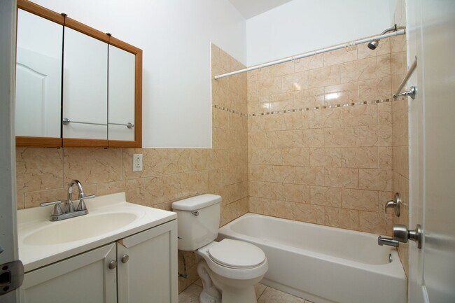 Building Photo - 544 S 49th St