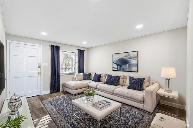 Living Room - Lamar Station