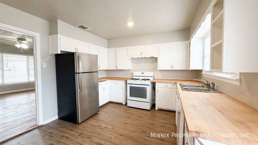 Building Photo - 2015 38th St