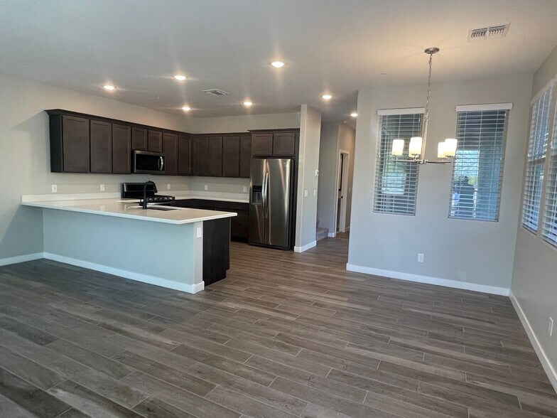 Building Photo - 20880 W Thomas Rd