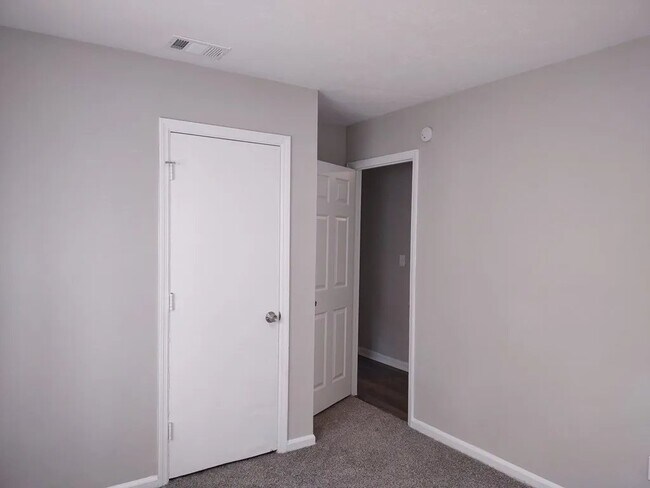 Building Photo - 1327 Ridgeview Rd