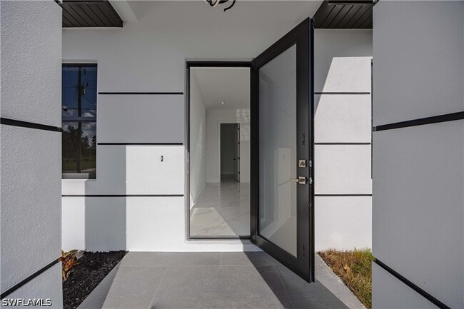 Building Photo - 1051 Marine Ave S