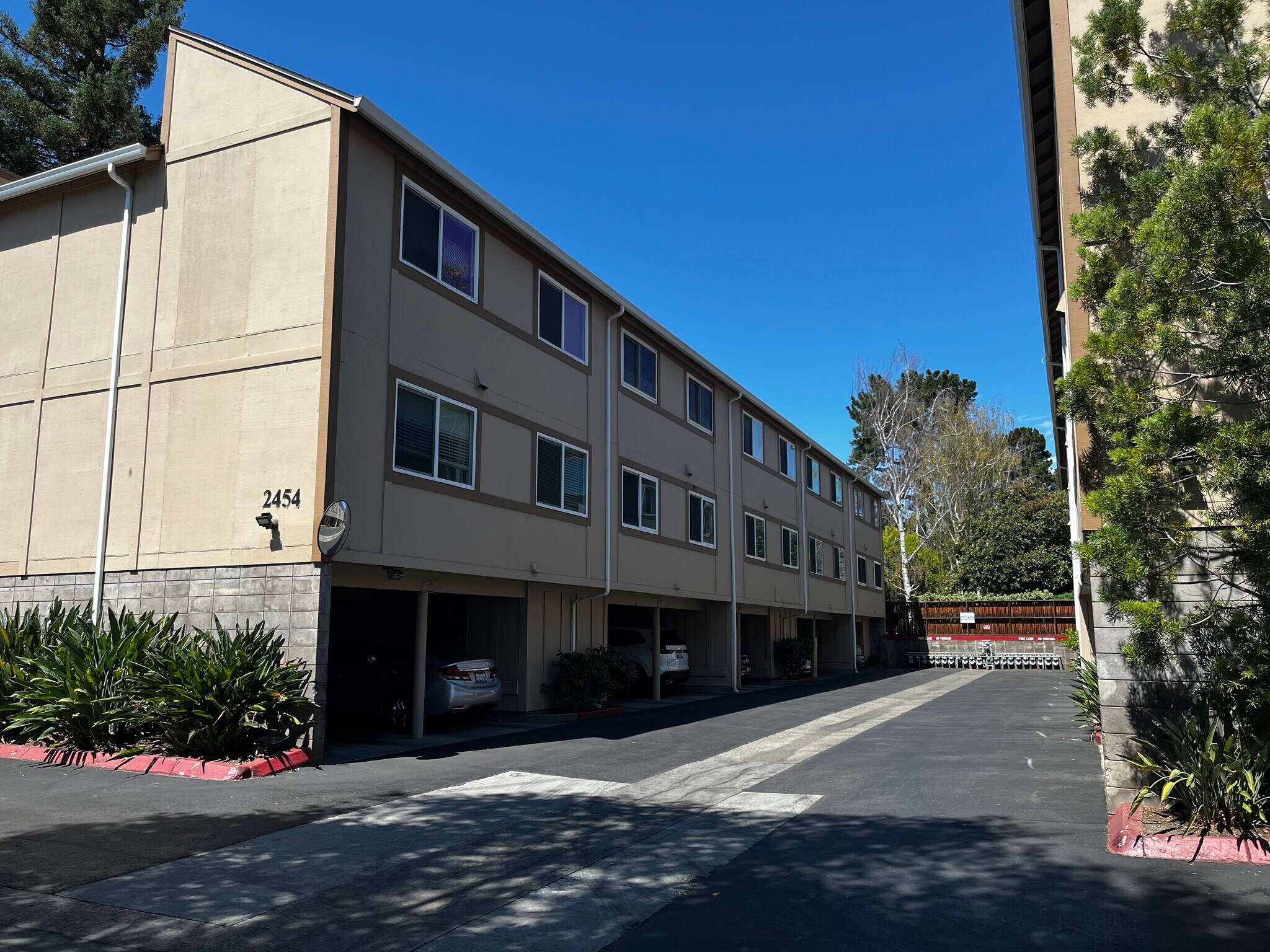 Building Photo - 2454 W Bayshore Rd
