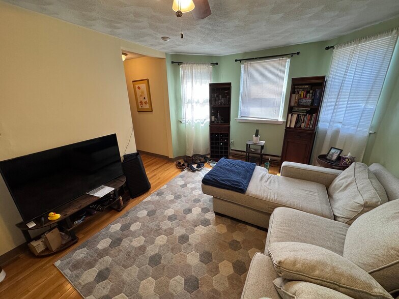 Building Photo - 217 Holland St