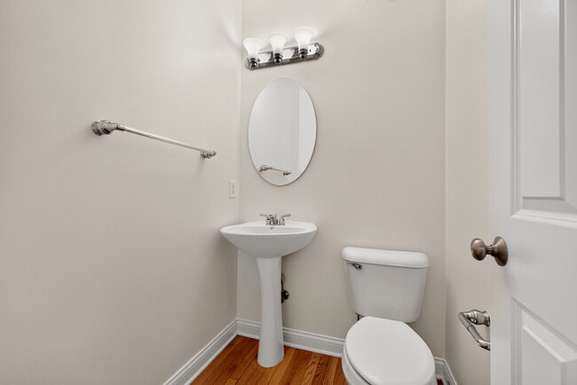 Building Photo - Beautiful 3 Bed Townhome In the Heart Of Village Of West Clay!