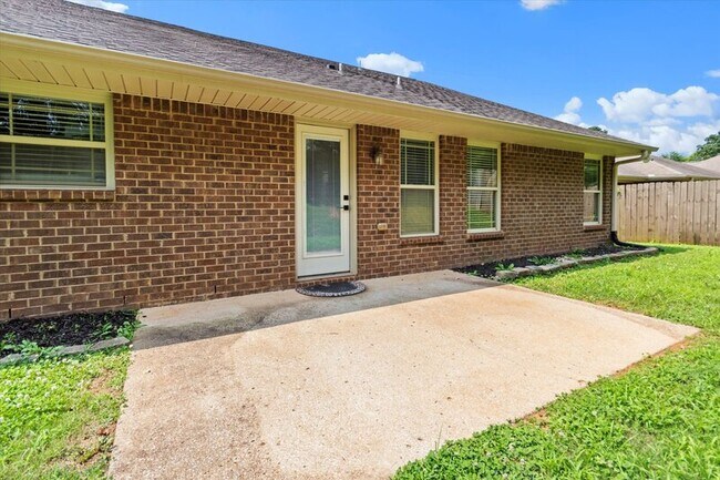 Building Photo - 210 Fields Pond Dr