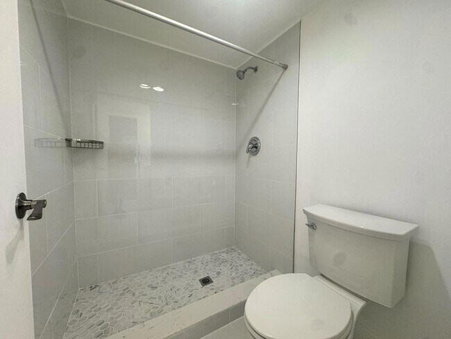 Building Photo - 2018 SW 29th Ct