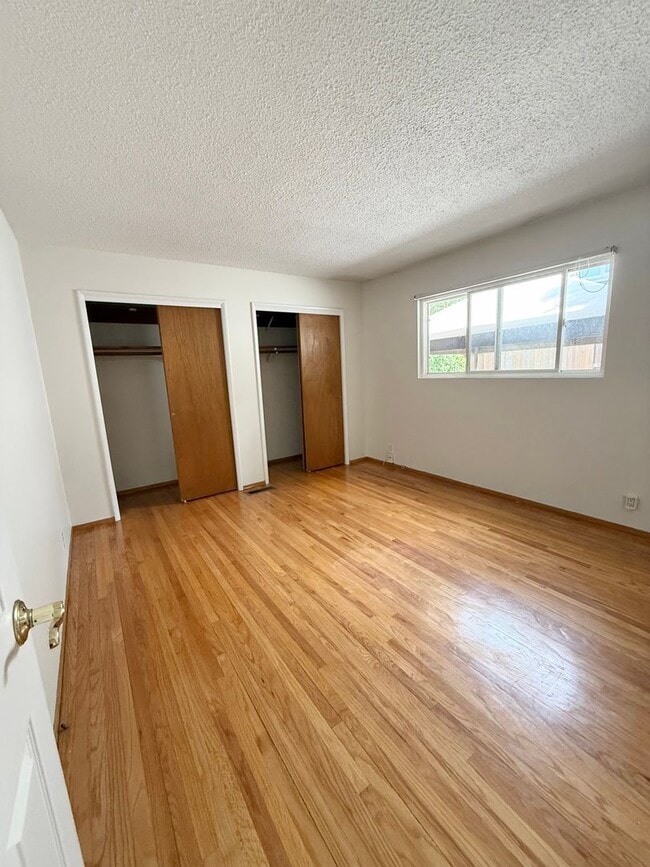 Building Photo - Charming 3 Bedroom 2 Bathroom Single Family Home Available June 5th *DO NOT DISTURB TENANT*