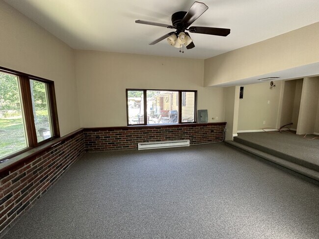 Building Photo - 395 Powerhouse Lane