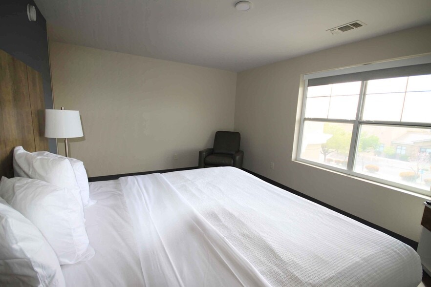 Building Photo - Furnished Studio-Albuquerque - Rio Rancho Blvd.