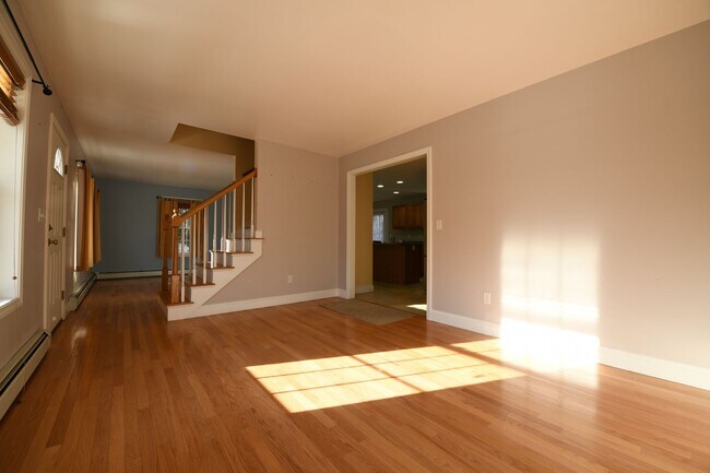 Building Photo - 15 Sabatus Rd