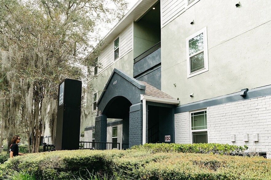 Building Photo - 42N