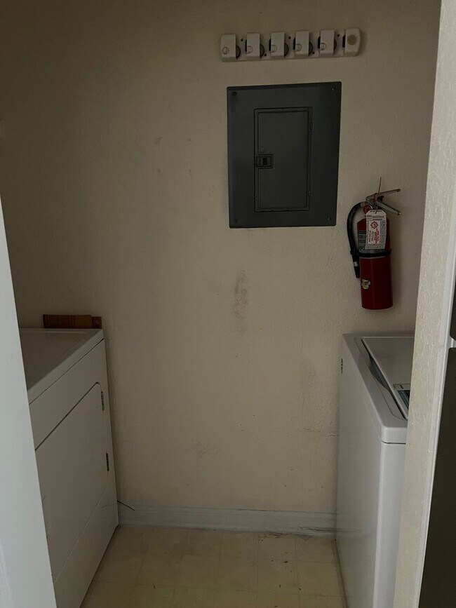 Building Photo - 8939 Latrec Ave