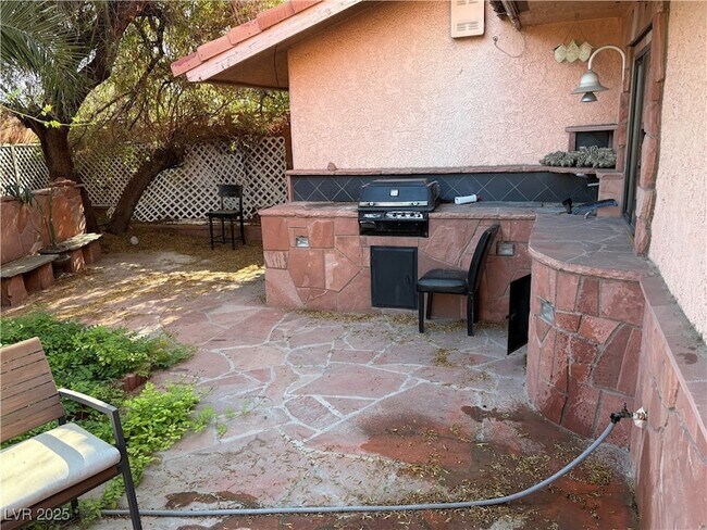 Building Photo - 3167 El Cedro Cir
