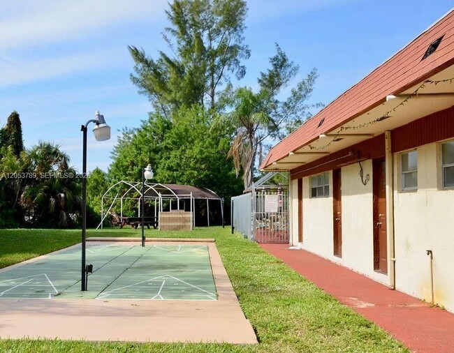 Building Photo - 4047 NW 16th St