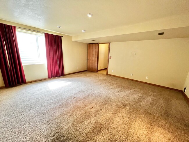 Building Photo - 3 bed, 3 bath Home in Poudre Overlook Neig...