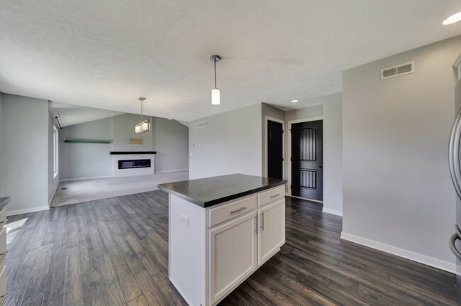 Building Photo - 7339 Yankee Woods Dr