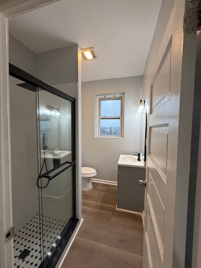 Building Photo - 423 Scott St