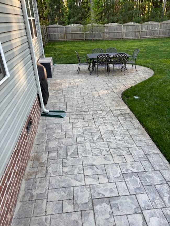Building Photo - GRASSFIELD - Lauren's Cove