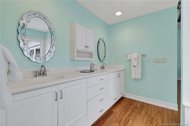 Building Photo - 5636 SE Foxcross Pl